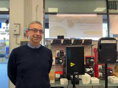 Il nostro viaggio termina con Gbc, pioniere dell�elettronica in citt�. A differenza dei primi due non si tratta di un marchio locale, ma milanese, anche se in realt� il negozio � ormai gestito senza vincoli di esclusivit� con la casa-madre dal baresissimo 54enne Donato Tambone